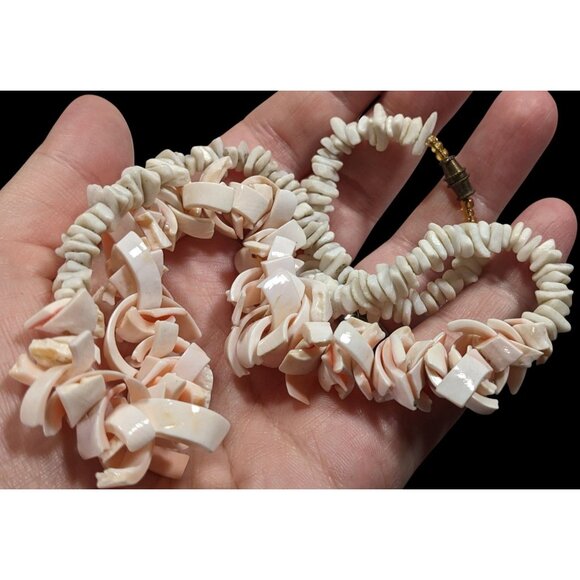 Vintage 70s Beachy Pink And White Shell Chip Beaded Necklace - Picture 3 of 6